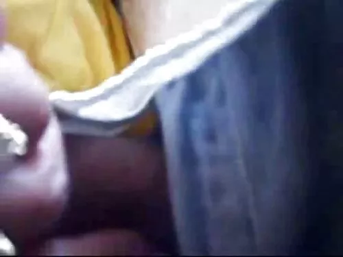 આજ્ઞાંકિત બસ્ટી બ્લો ...